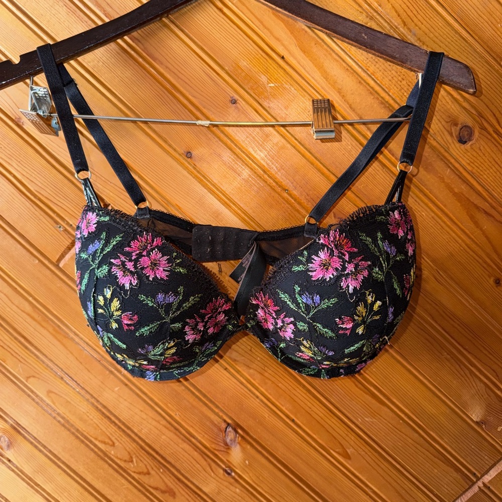 Victoria’s Secret very sexy floral push-up bra 34DD